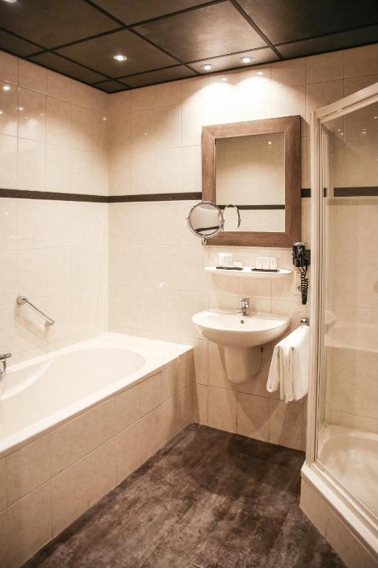 Family Room image 2