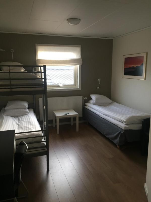 Twin Room image 3