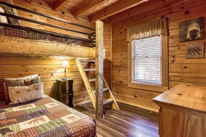 ER101 - Heavenly Hideaway Great location - Close to town! cabin - image 41