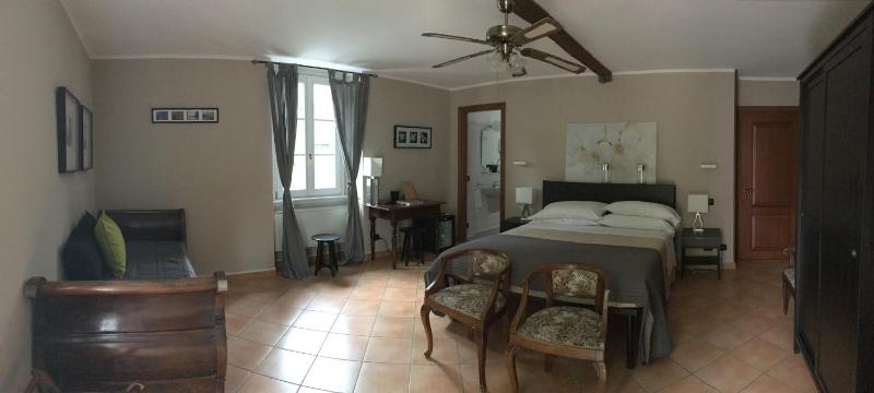Superior Double Room with Partial Lake View image 3