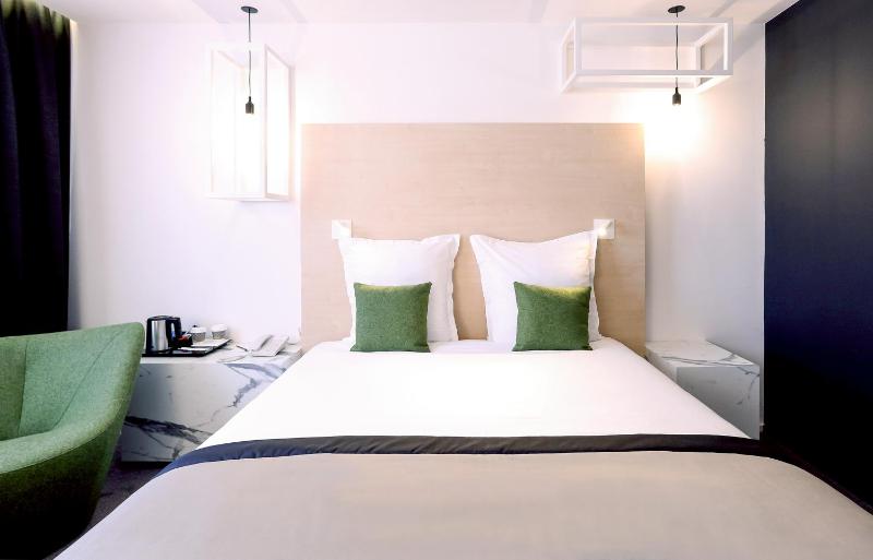 Classic Double Room image 4