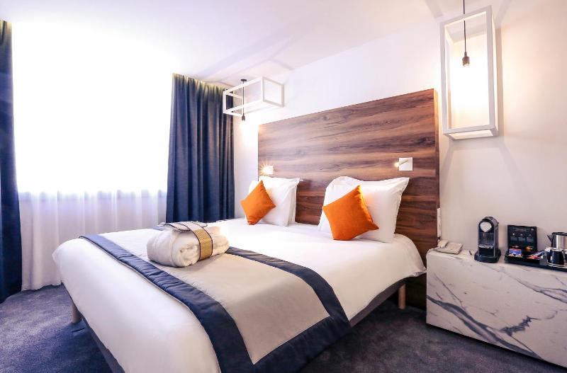 Privelege Double Room image 3
