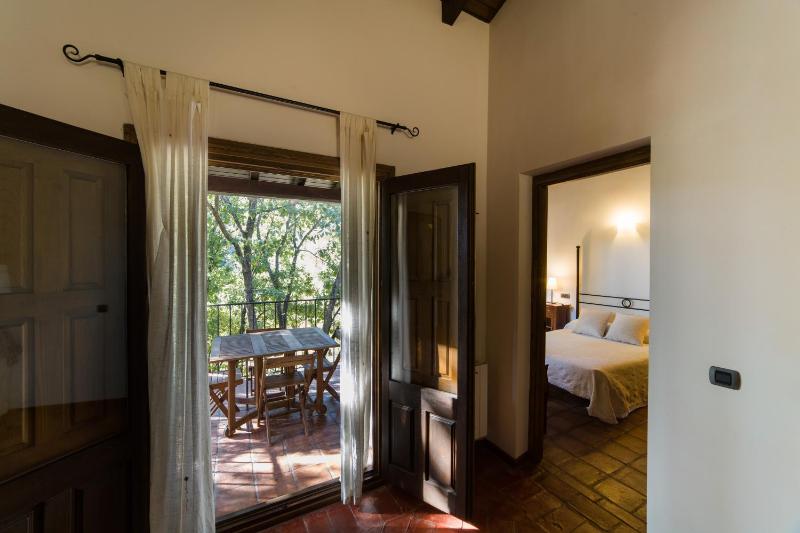 One-Bedroom Apartment image 4