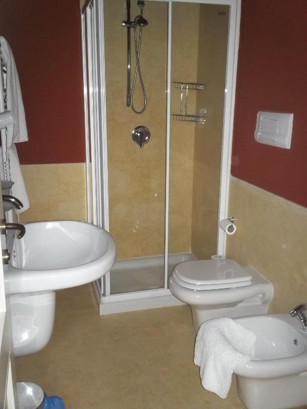 Standard Double Room image 2