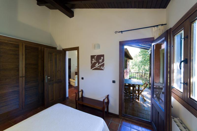 One-Bedroom Apartment image 3