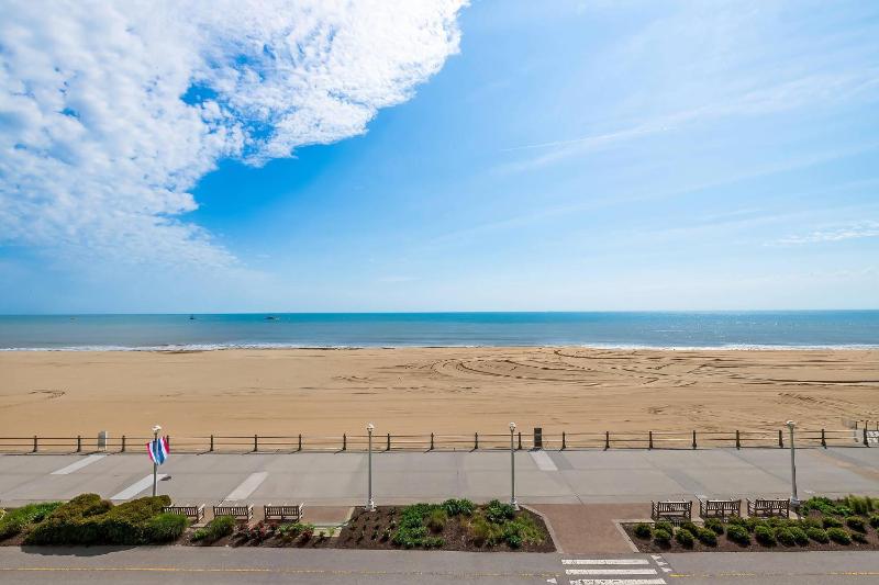 Country Inn & Suites by Radisson Virginia Beach (Oceanfront) - image 21