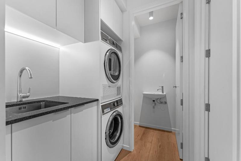 Hanlon Crescent Apartment 3BR1BA Sleeps 5 - image 10