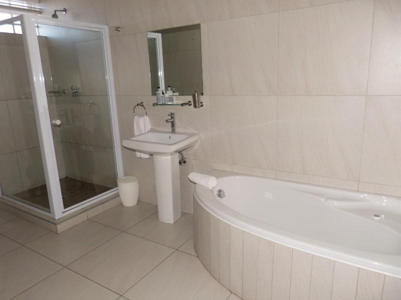 The Hampton Exclusive Guesthouse - image 6