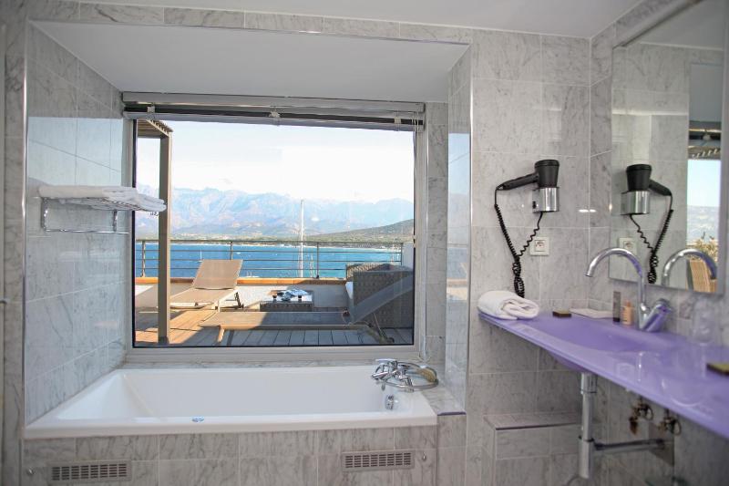 Suite with Sea View image 2