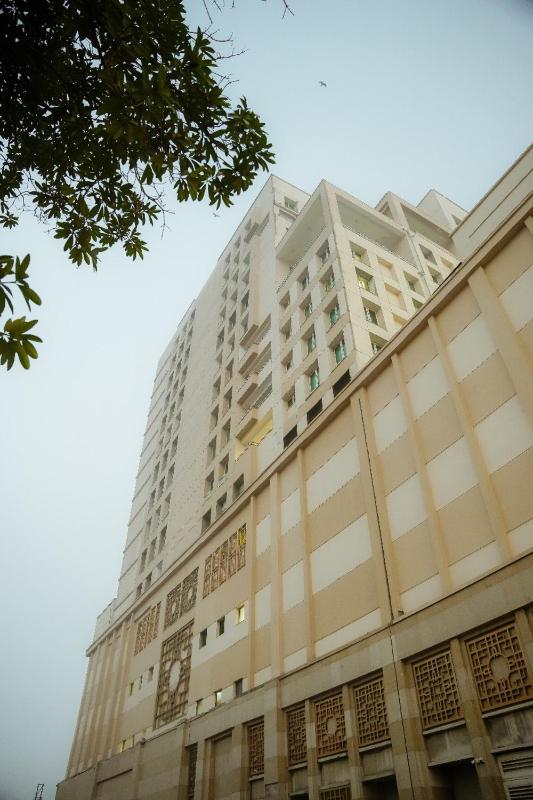 GoldCrest Mall Prestigious Suites with Balcony by SIGNATURE ONE in DHA Lahore - image 16