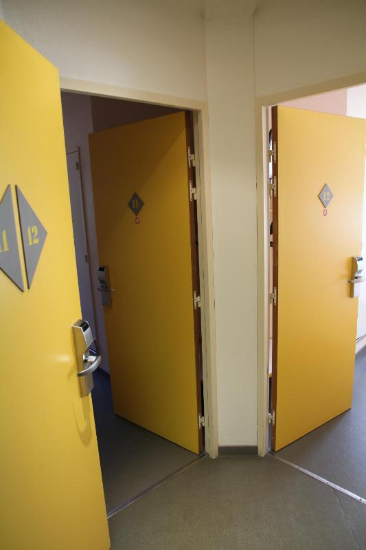Non-smoking Connecting Room - 2 to 6 Persons image 1