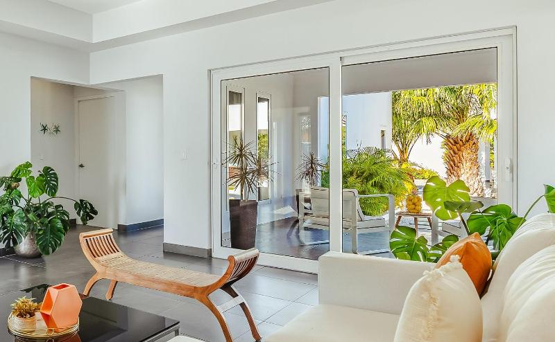 LUX 3BR with Pool Near Beach Villa Serenity By Bocobay - image 11