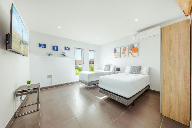 LUX 3BR with Pool Near Beach Villa Serenity By Bocobay - image 6