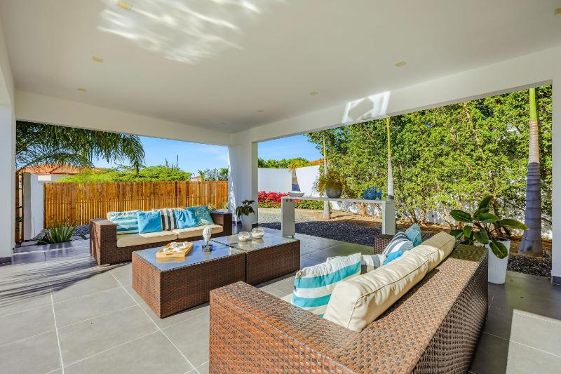 LUX 3BR with Pool Near Beach Villa Serenity By Bocobay - image 9