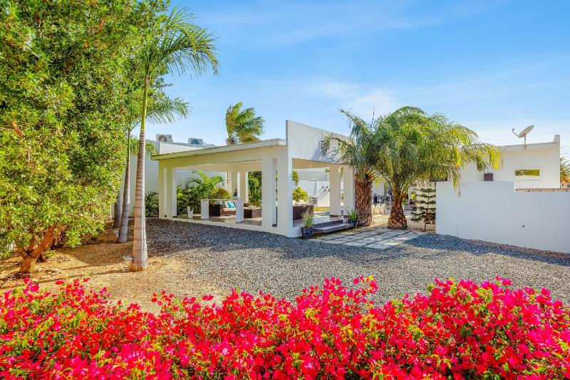 LUX 3BR with Pool Near Beach Villa Serenity By Bocobay - image 13