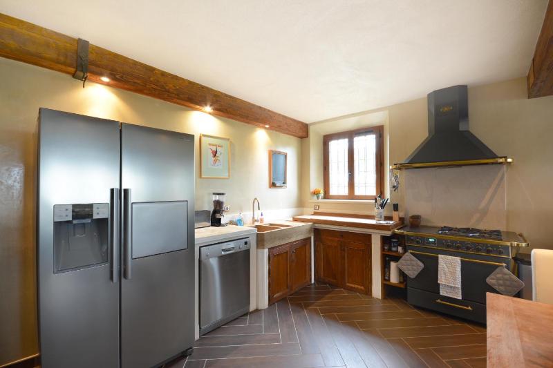 Vacation rental with pool and Jacuzzi close to Arles - sleeps 10 - image 3