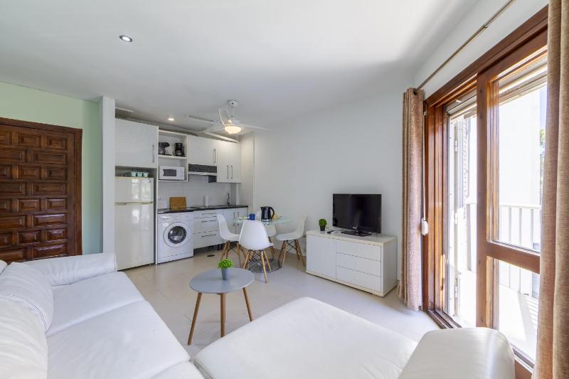 AlmeriaSuite Aguadulce Serenity Stay - image 15