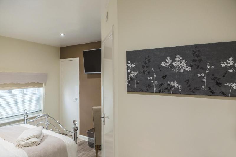 Single Room with Shower image 2