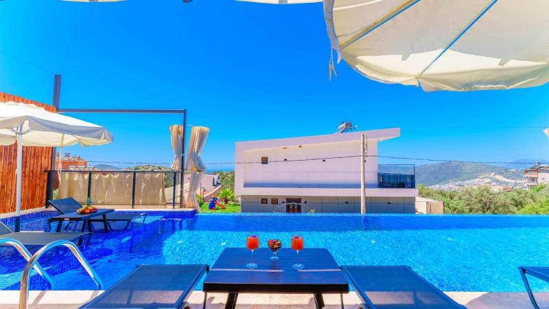 Luxury 5 bedroom villa with private pool and Jacuzzi - image 11