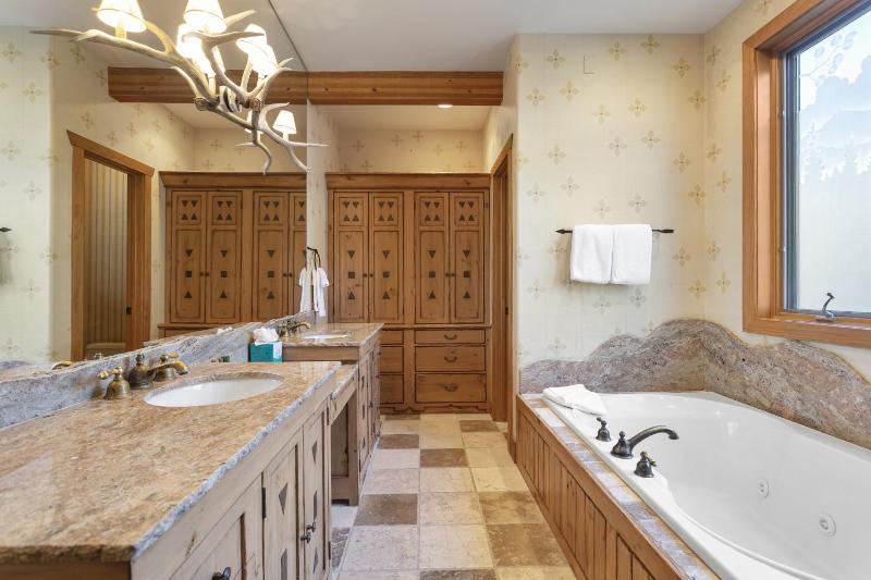 Thistle Drive Home at Deer Valley Resort - 4 Bedroom Home #3020 - image 24