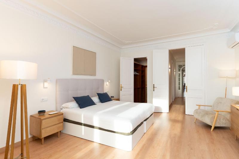 SibsBcn-Paseo de Gracia Luxury Exclusive Gaudí - image 12