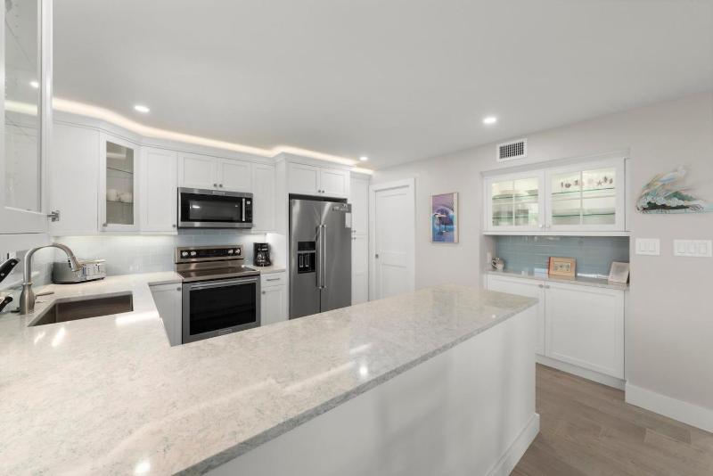 Island Beach Club #330B - image 9