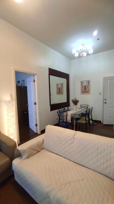 Penthouse 2 Bedroom with 4 Balconies in Makati PH - View of Skyline Manila Bay Sunset - Direct Access to the Mall - image 13