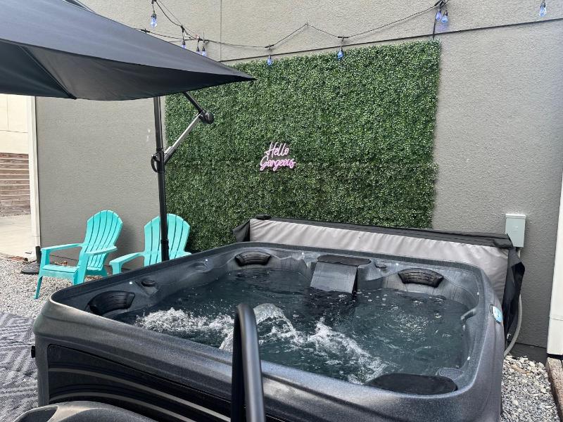 Pet Friendly Modern Zen Studio Retreat with Hot Tub - image 1