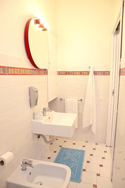 Comfort Single Room image 3