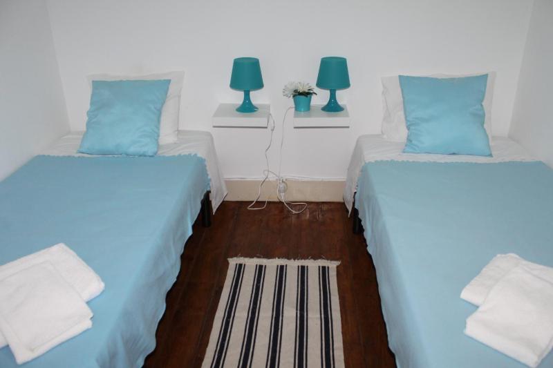 Twin Room without Window image 1