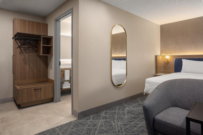 Hampton Inn By Hilton Calgary Downtown - image 12