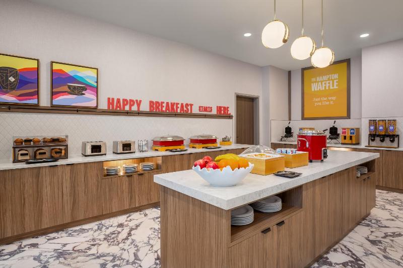 Hampton Inn By Hilton Calgary Downtown - image 14