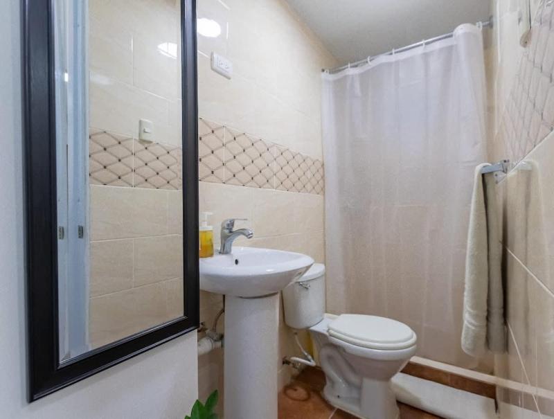 Getaway room with shared Jacuzzi in the center - image 3