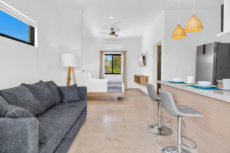 Pineda Studio 201 with Parking & Daily Cleaning - image 9
