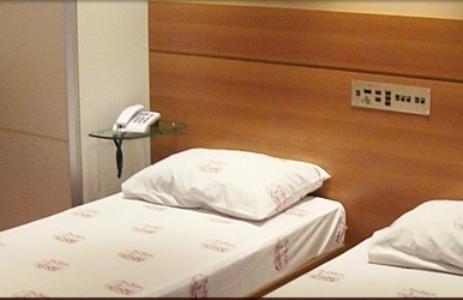 Twin Room image 2