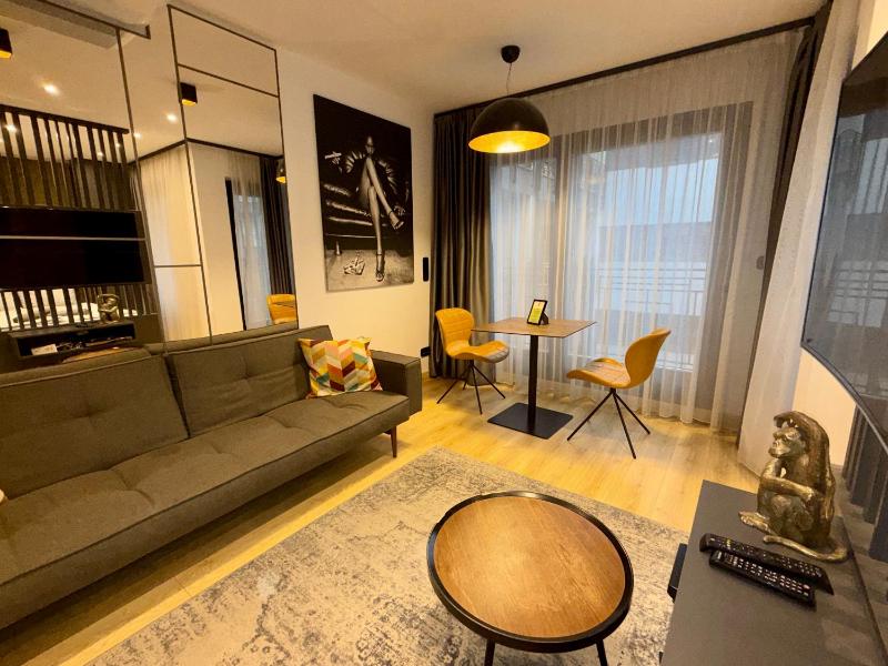Luxe Central Apartments - image 7