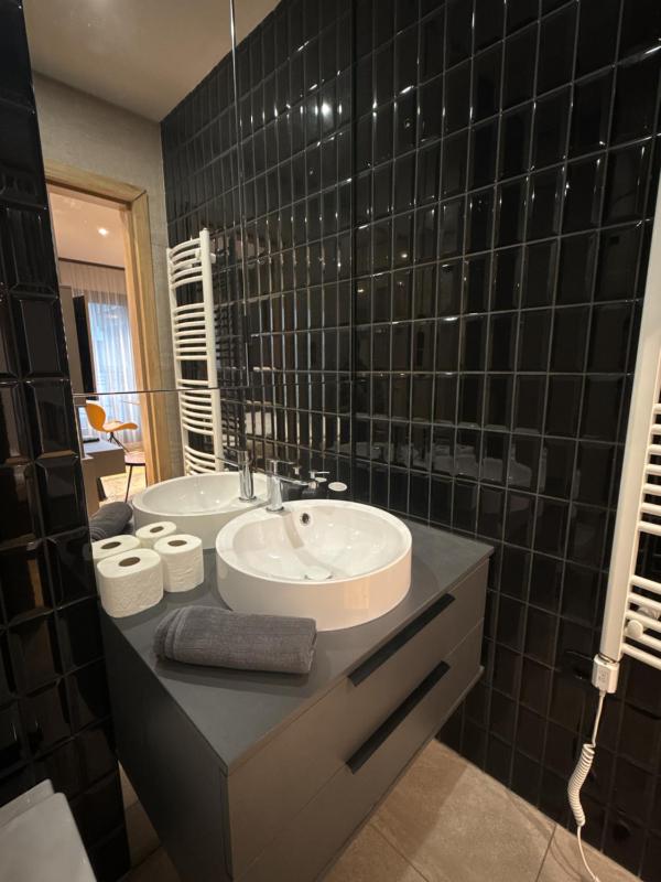 Luxe Central Apartments - image 14