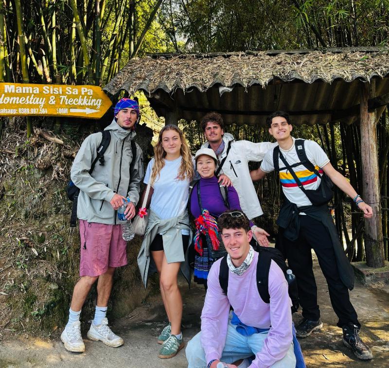 Sisi House Experience Hike & Batik Painting - image 1
