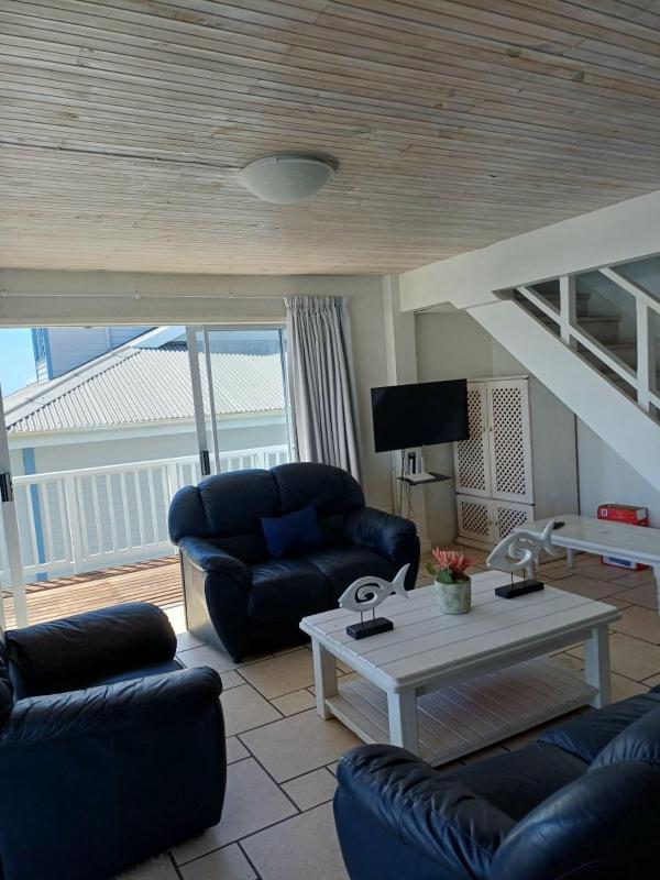 Hennie - image 8