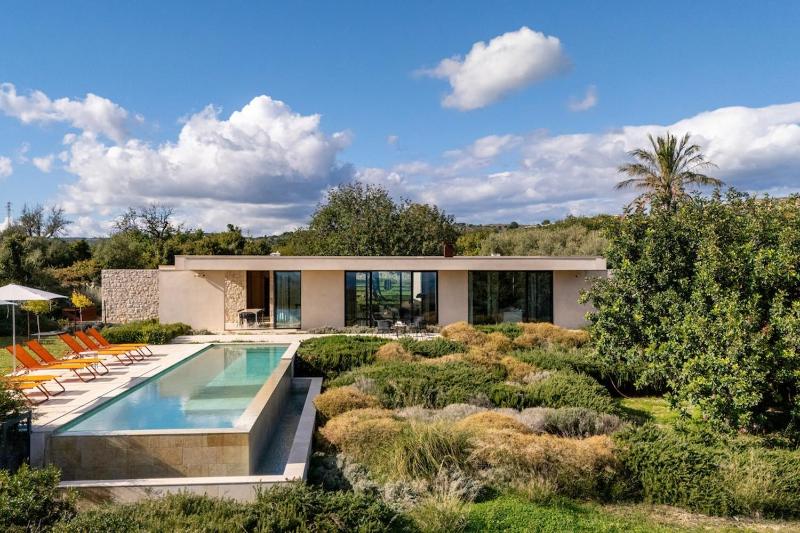 Villa Adesso - IsulaTravel - image 3