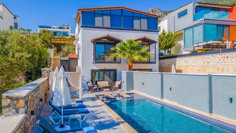 Kalkan 3 bedroom Villa within walking distance to the town - image 1