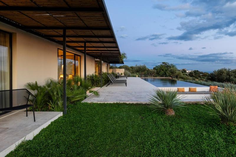 IsulaTravel - Villa Amore - image 16