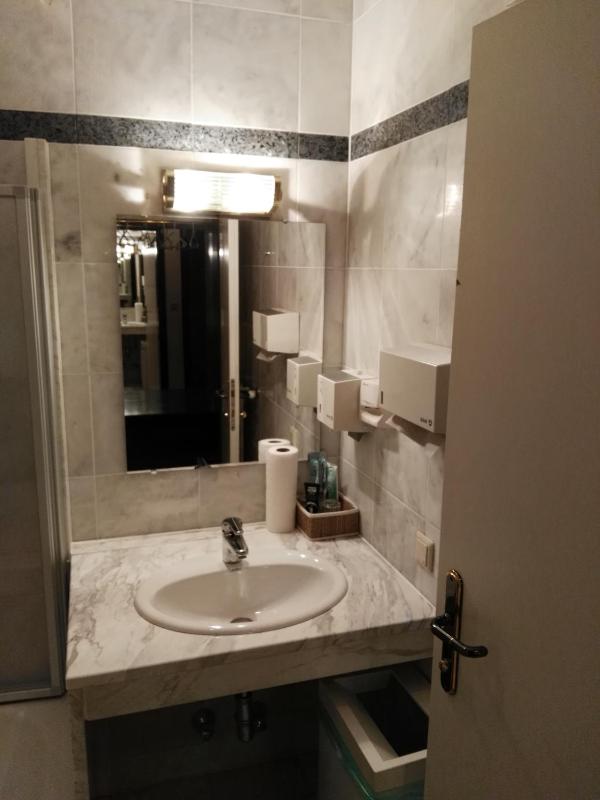 Deluxe Double Room image 4