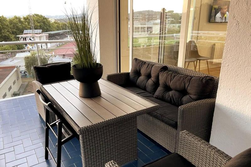 Luxurious 3-Bedroom Apartment with Pool Near Lloret de Mar Beach - image 1