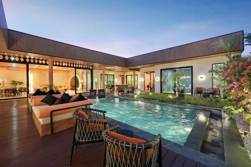 Canggu's Latest Showstopper Designers 7-Bed XXL Happy People Villa off Nelayan Beach - image 8