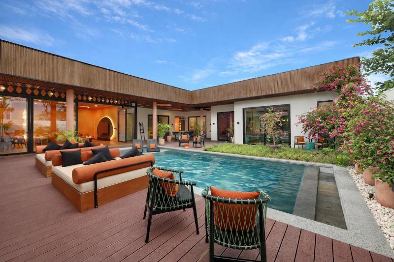Canggu's Latest Showstopper Designers 7-Bed XXL Happy People Villa off Nelayan Beach - image 12