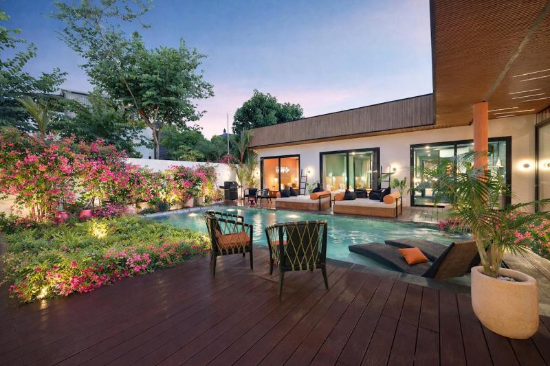 Canggu's Latest Showstopper Designers 7-Bed XXL Happy People Villa off Nelayan Beach - image 3