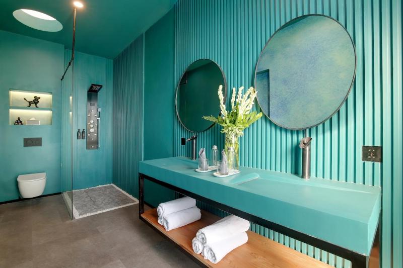 Canggu's Latest Showstopper Designers 7-Bed XXL Happy People Villa off Nelayan Beach - image 14