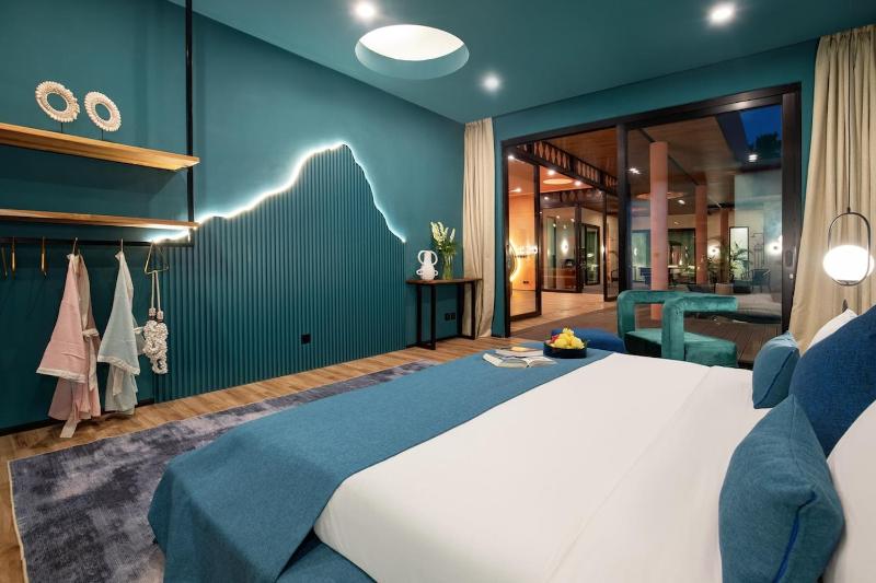 Canggu's Latest Showstopper Designers 7-Bed XXL Happy People Villa off Nelayan Beach - image 2