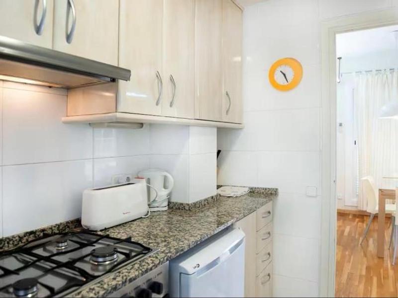 Apartamento con terraza privada y Wifi en el corazón de Barcelona - ES-341-5 - image 9